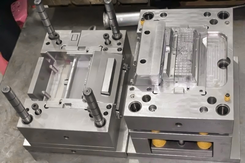 plastic-injection-molds