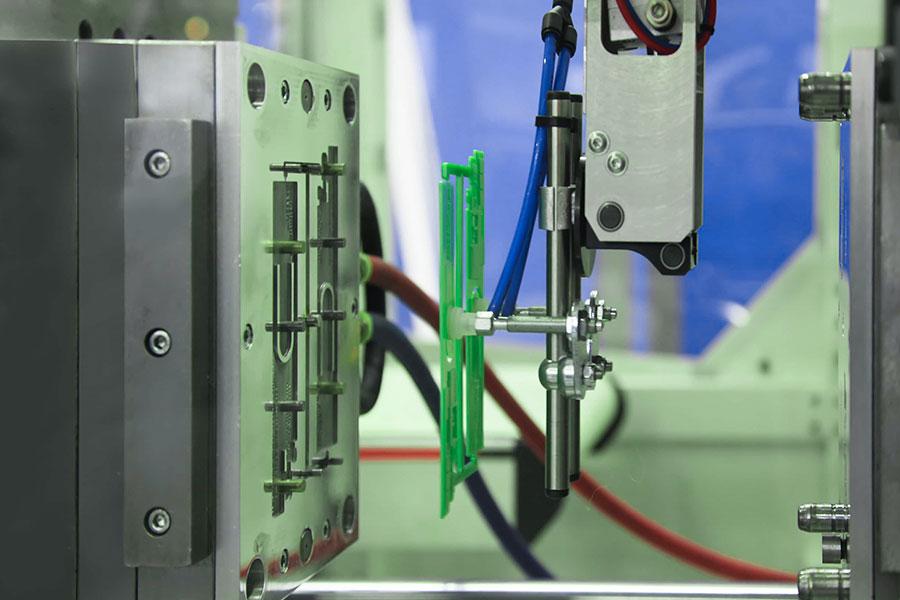 Unlock the Secrets: How Plastic Injection Molding Creates Millions of Parts!​​ 